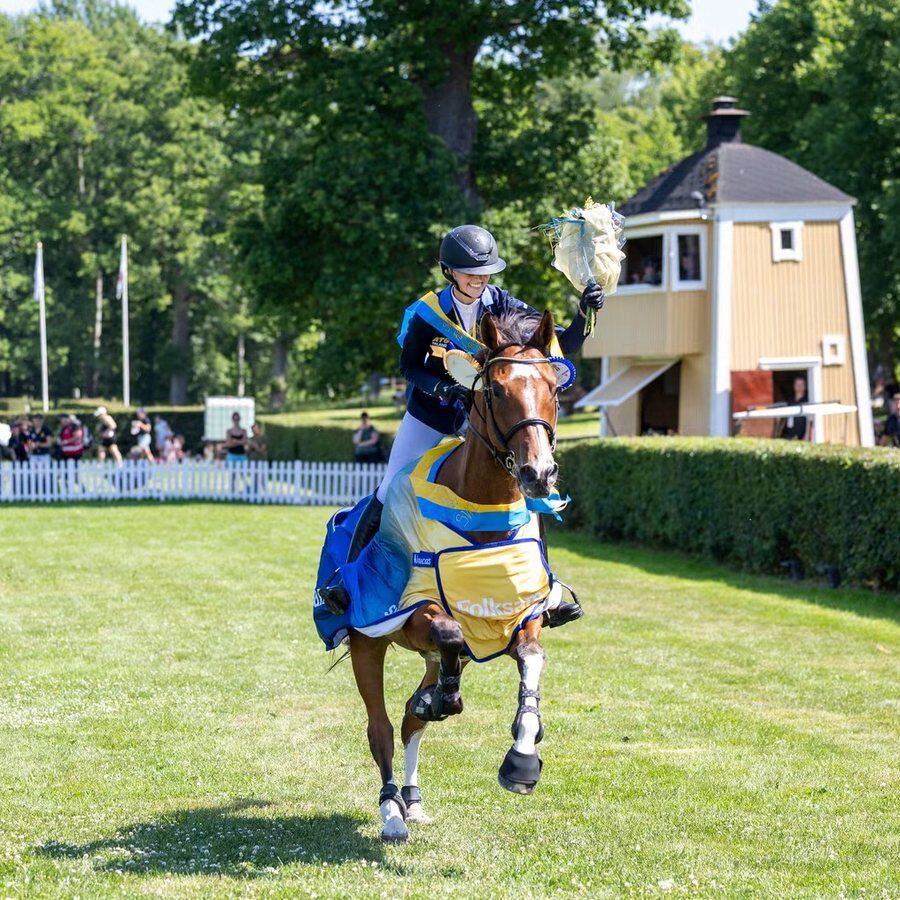 Jenny Glebenius i segergalopp efter Folksam SM i fälttävlan